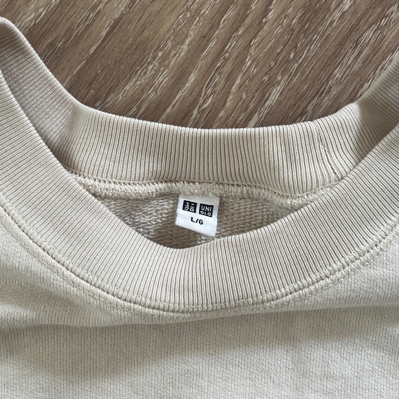 Uniqlo Oversized Crewneck Sweater (Cropped) - Picture 2 of 2